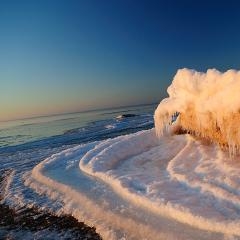 The sea at Skulte in winter